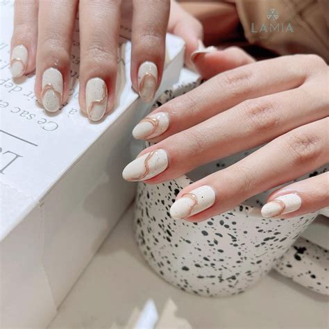 vẽ gel nail.